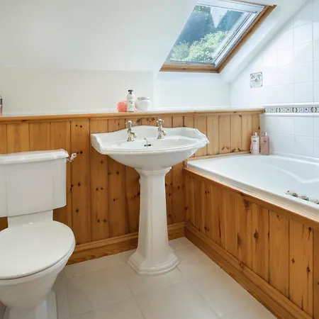 4 Bed In Near And Far Sawrey Llh45